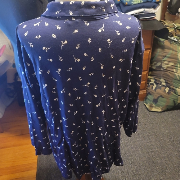 NWOT.. Isaac Mizrahi Ditsy Floral Printed Knit Top - Picture 7 of 10